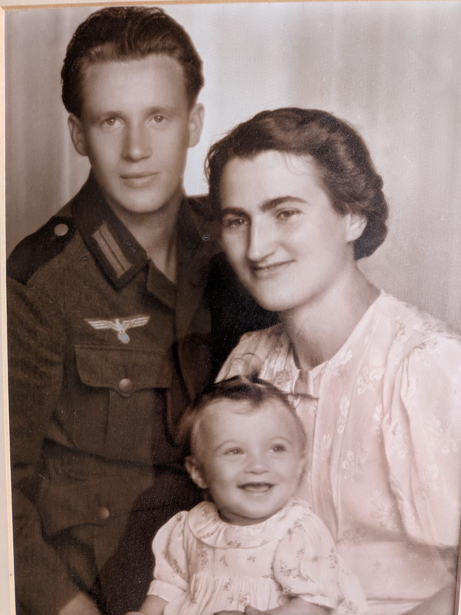 Hochzeitsbild mit ihren Eltern (1940)