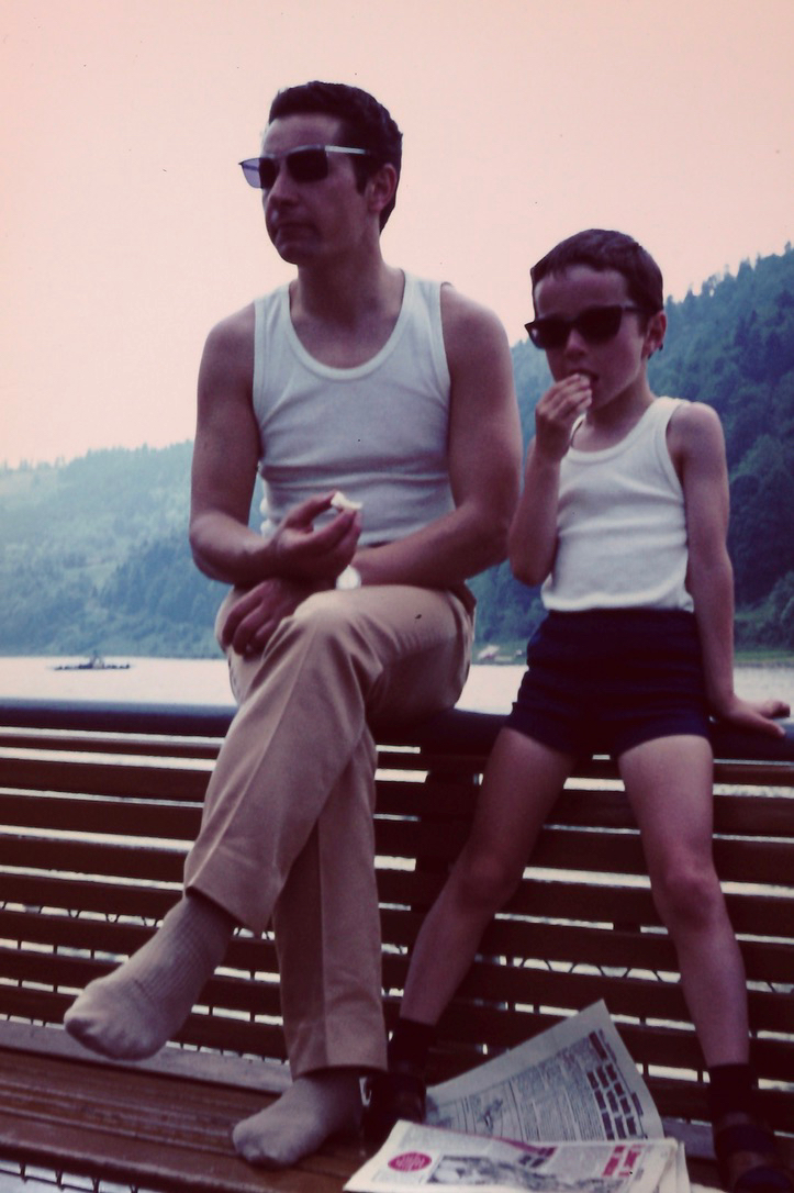 Erwin und Clemens Grabmayer auf dem Schiff nach Passau in den 1960-er Jahren